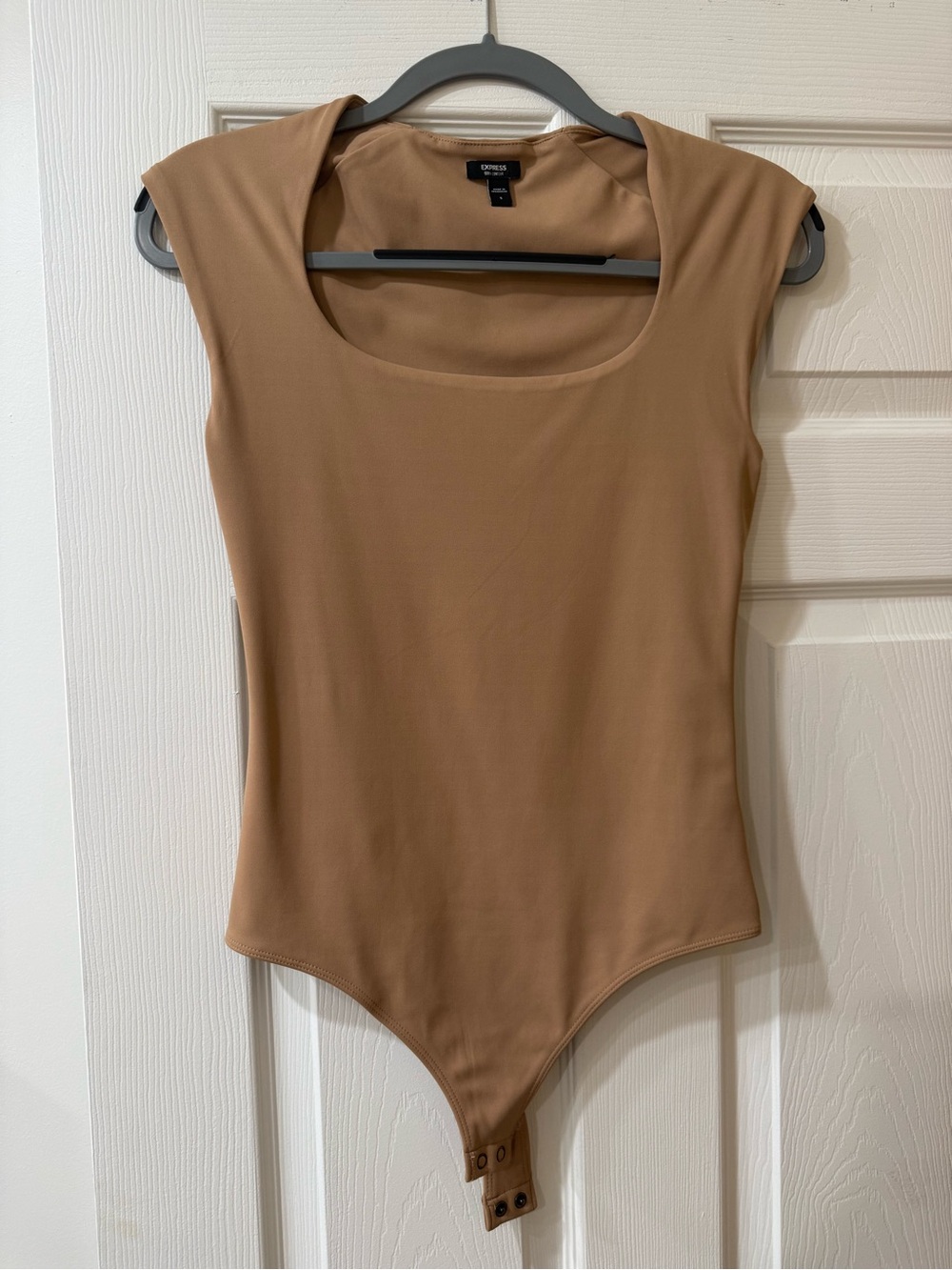 Express Scoop Neck Cap-Sleeve Bodysuit in Tan